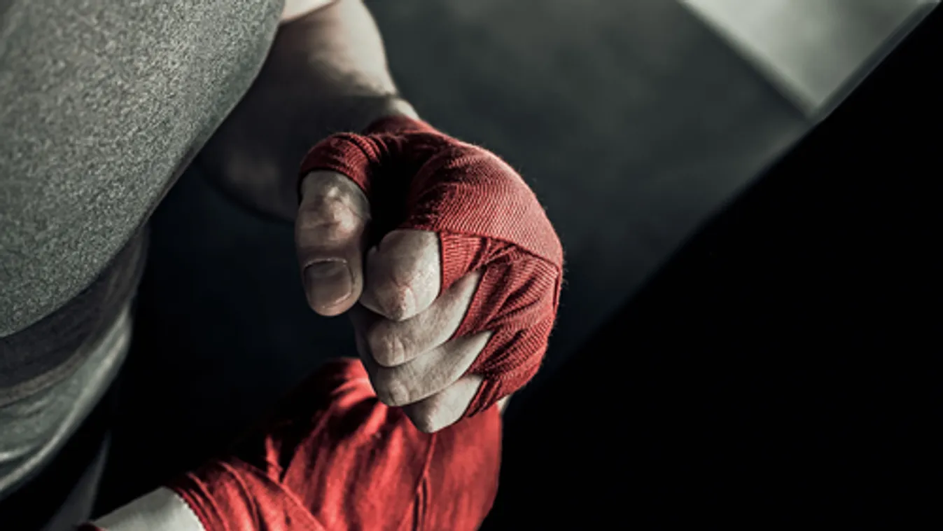 Nem kapott cigit, már ütött is a volt ketrecharcos