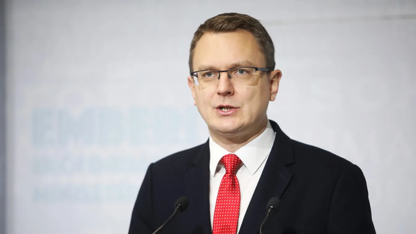 Rétvári: Tíz év alatt kétszeresére nőtt az iskolatejben és iskolagyümölcsben részesülő diákok száma