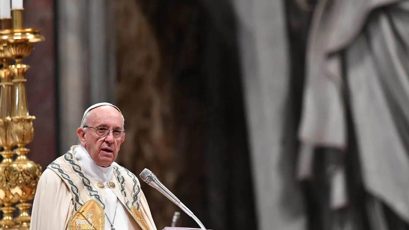 A pápa az újságírókért imádkozott