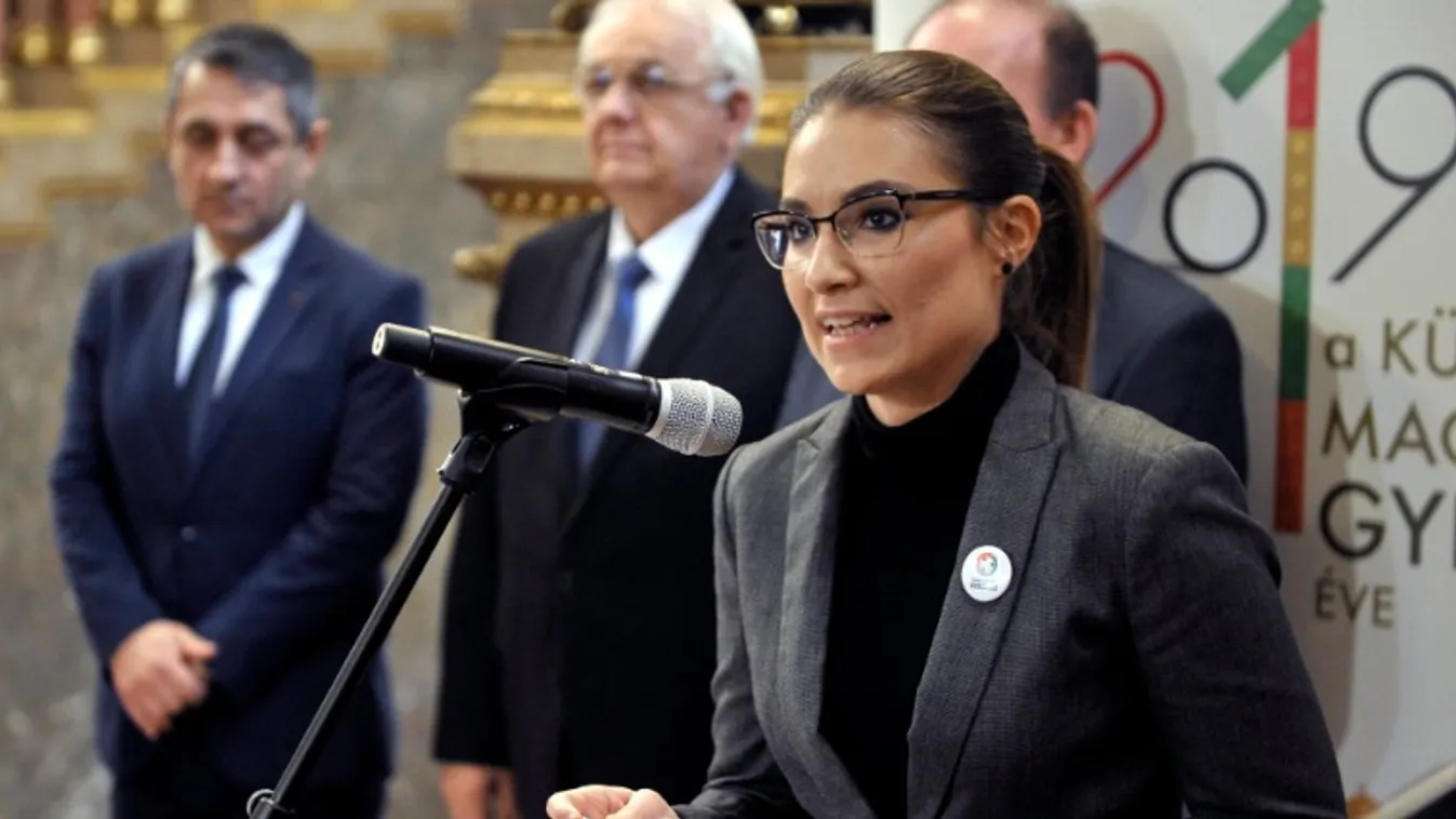 Illés Boglárka: A magyar fiatalok jelentik a családbarát ország jövőjét