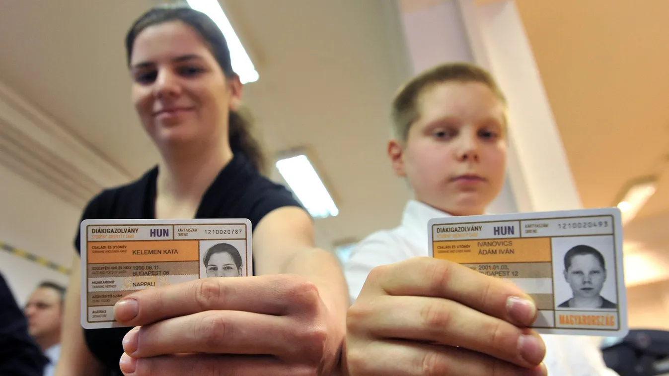 Zűrök a diákigazolvánnyal, fecnikkel járnak a gyerekek
