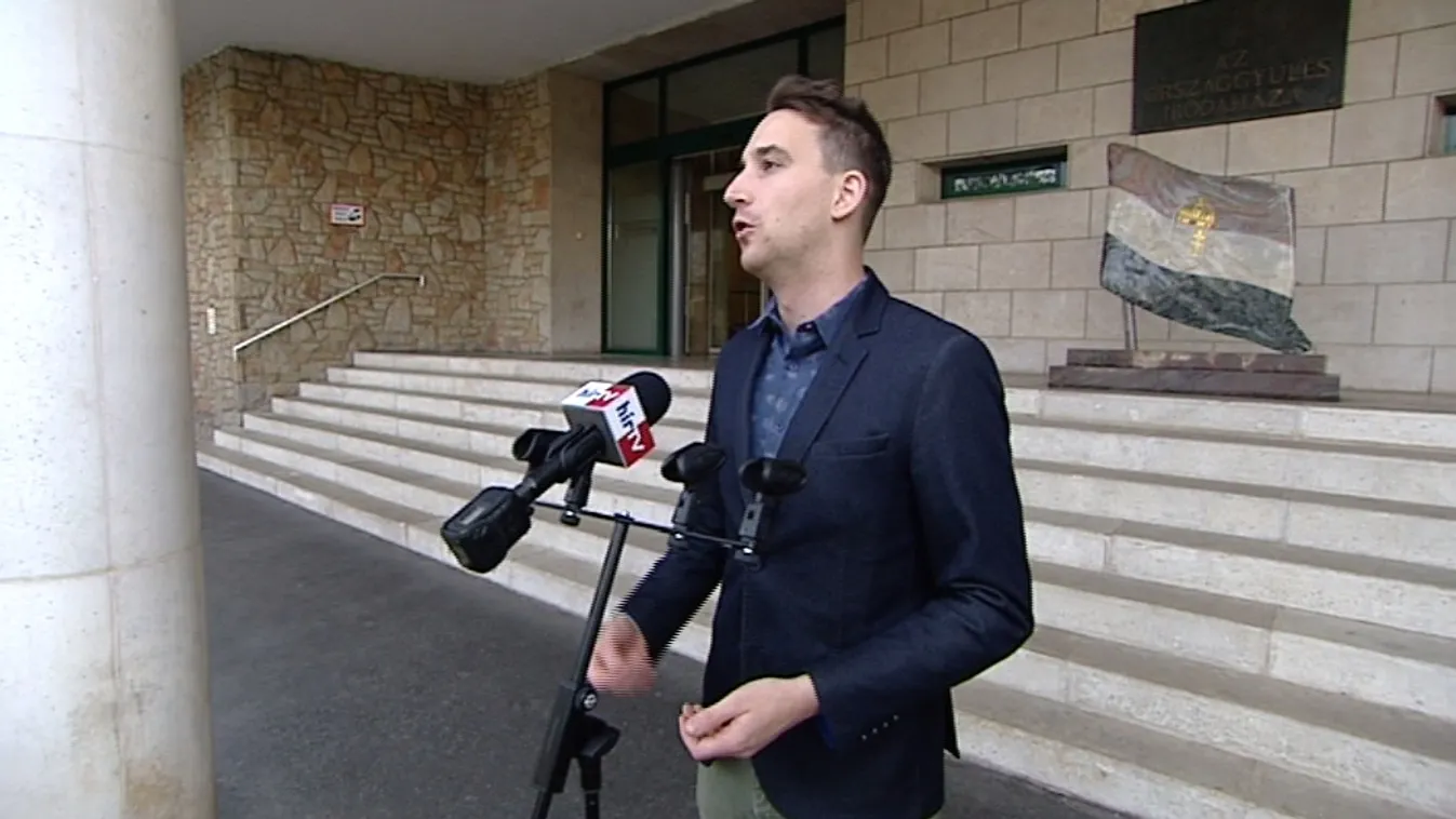 A Párbeszéd kormányon visszavágná a közmédia támogatását