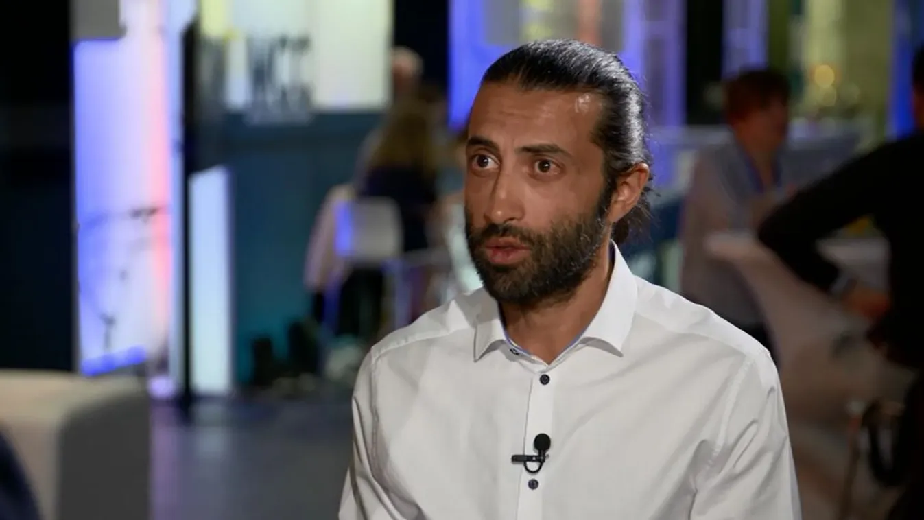 Apja alapította a Hamaszt, ő azonban 10 évig jelentett a terrorszervezetről