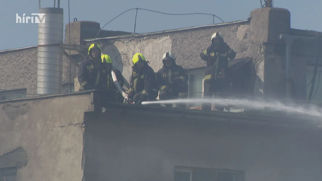 Több mint 12 órán keresztül oltották a tüzet