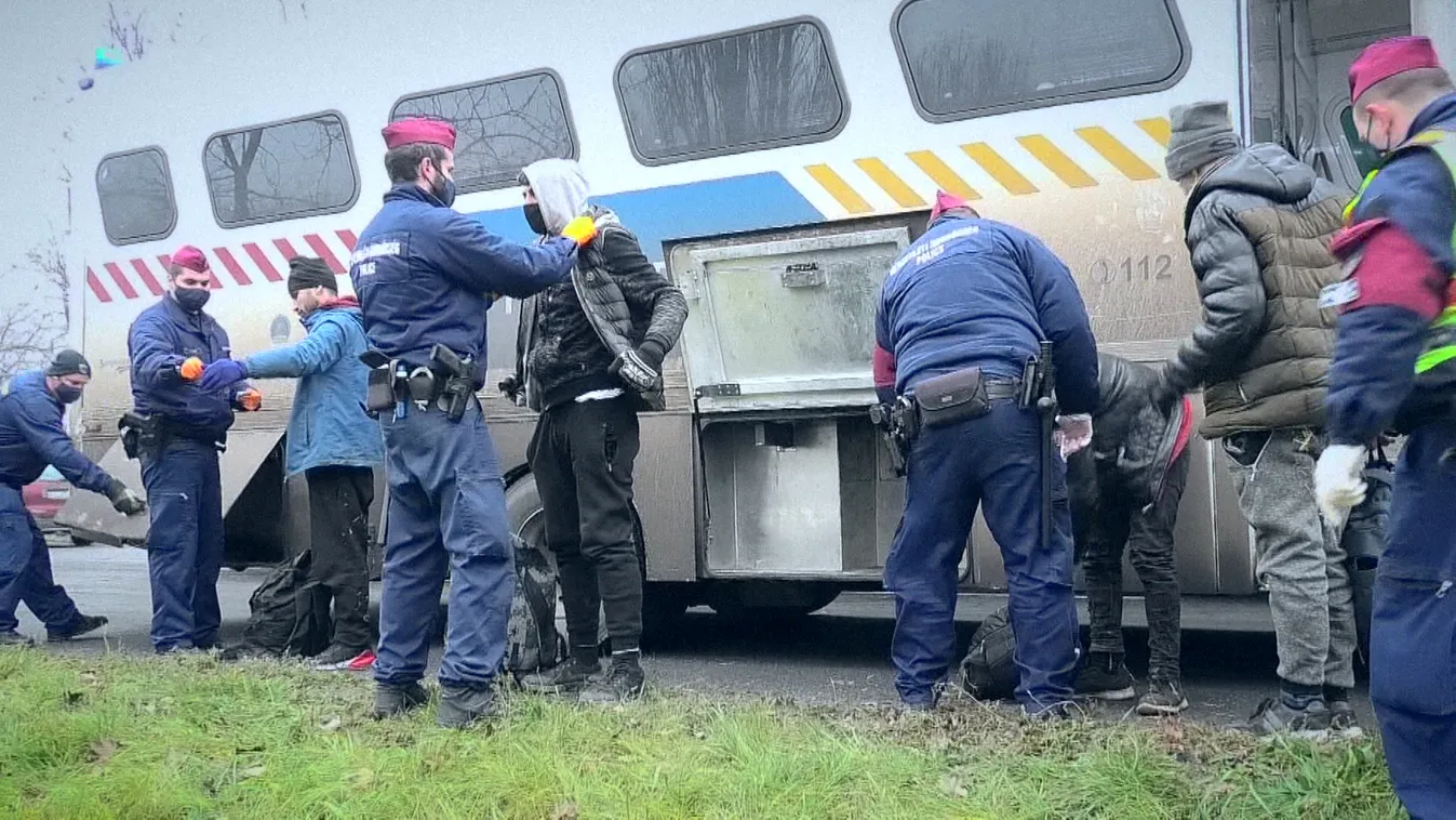 Több mint négyszáz határsértő ellen intézkedtek a rendőrök a hétvégén