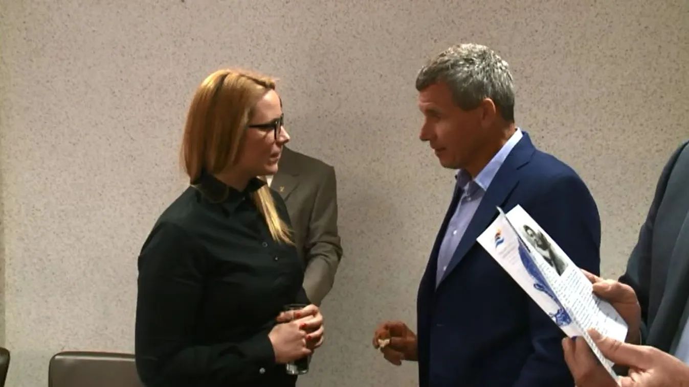 Risztov: A nagy hullámok után a kisimulás útjára lépett az úszószövetség