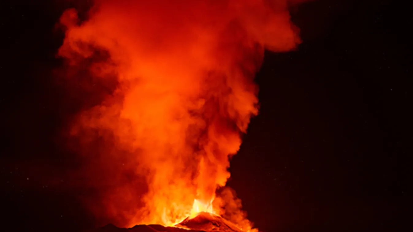 Hatalmas kénfelhő érkezik az Etna felől