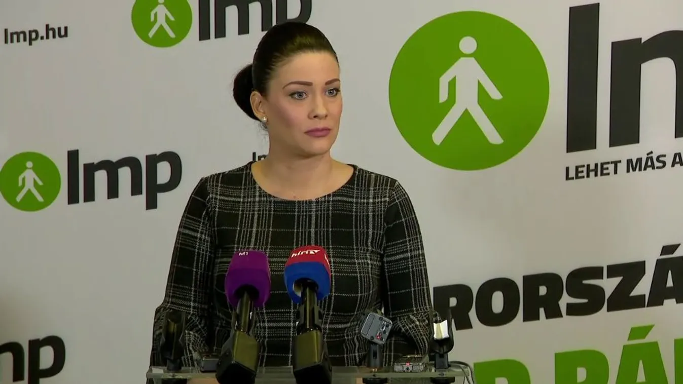 Demeter Márta a vádlottak padján