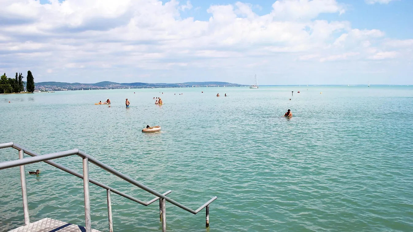 Fiatal férfi halt meg a Balatonban