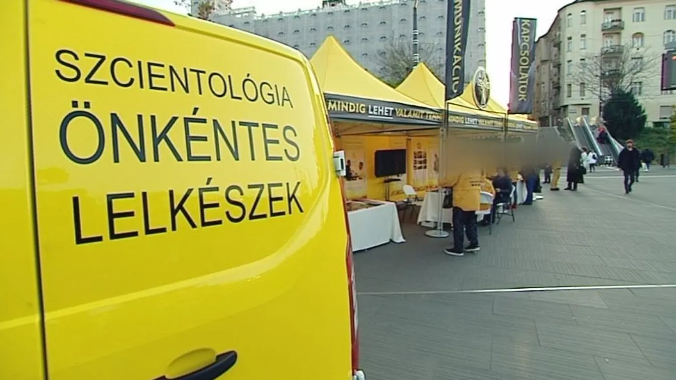 A Széll Kálmán téren tiltakoznak a szcientológusok