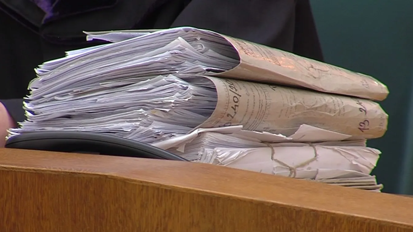 Órákon keresztül ütötte a kalapáccsal