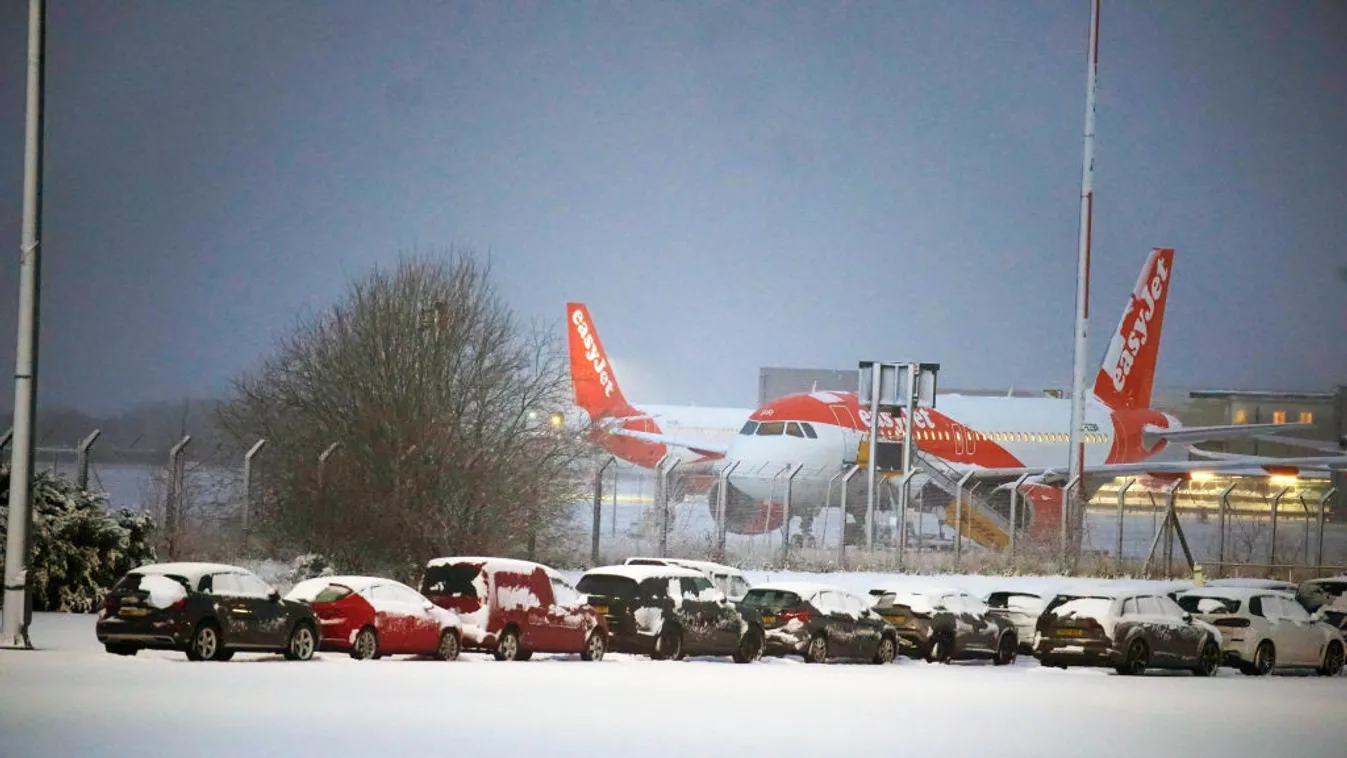 Repülőtereket kellett bezárni Nagy-Britanniában a havazás miatt