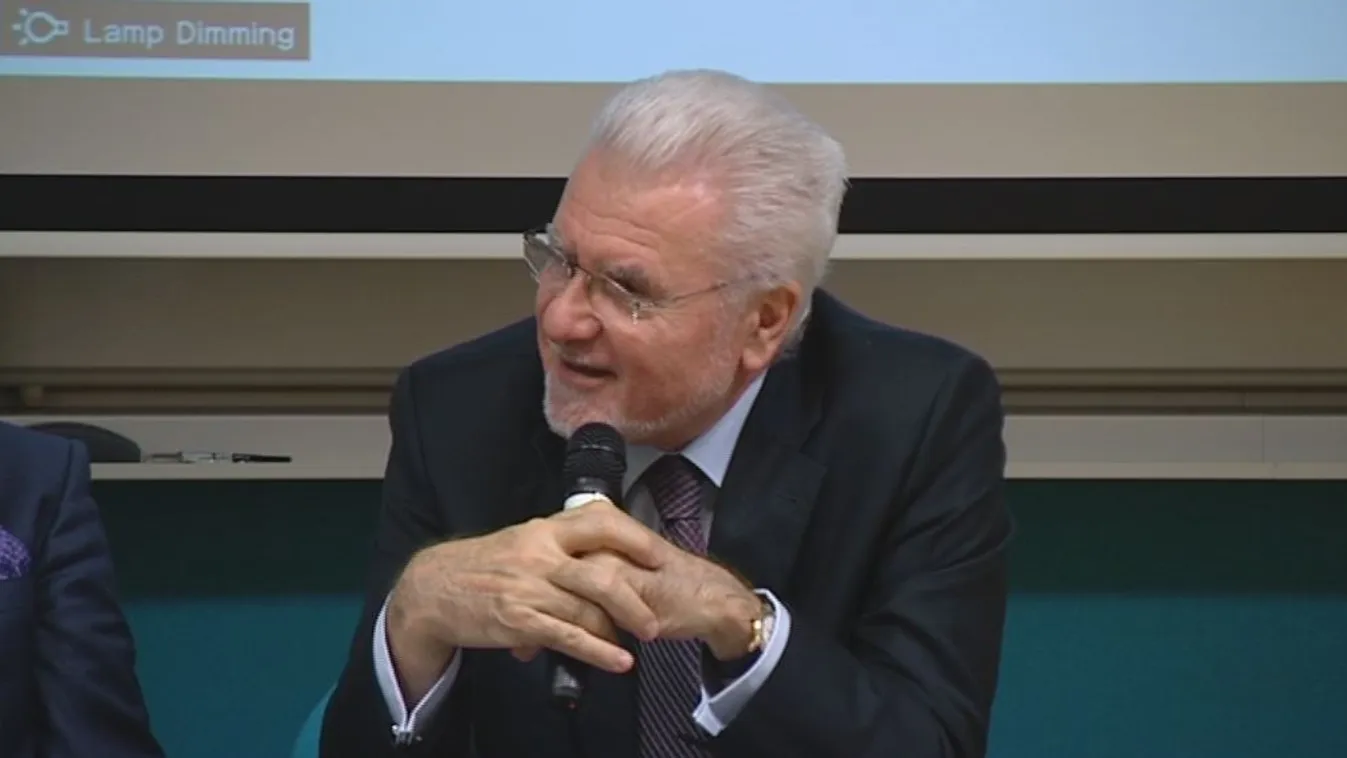 Nincs helye a kormányban annak, aki kiállt a CEU mellett?