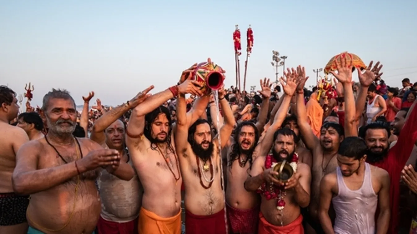 Többen életüket vesztették, és sokan megsérültek a legnagyobb indiai hindu fesztiválon kitört tülekedésben