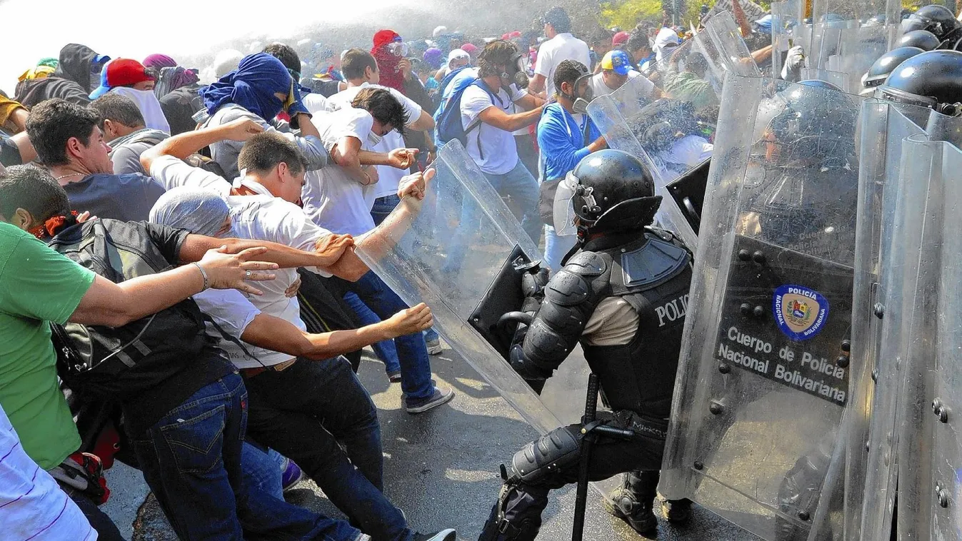 Százezres tüntetések a baloldali diktátor ellen