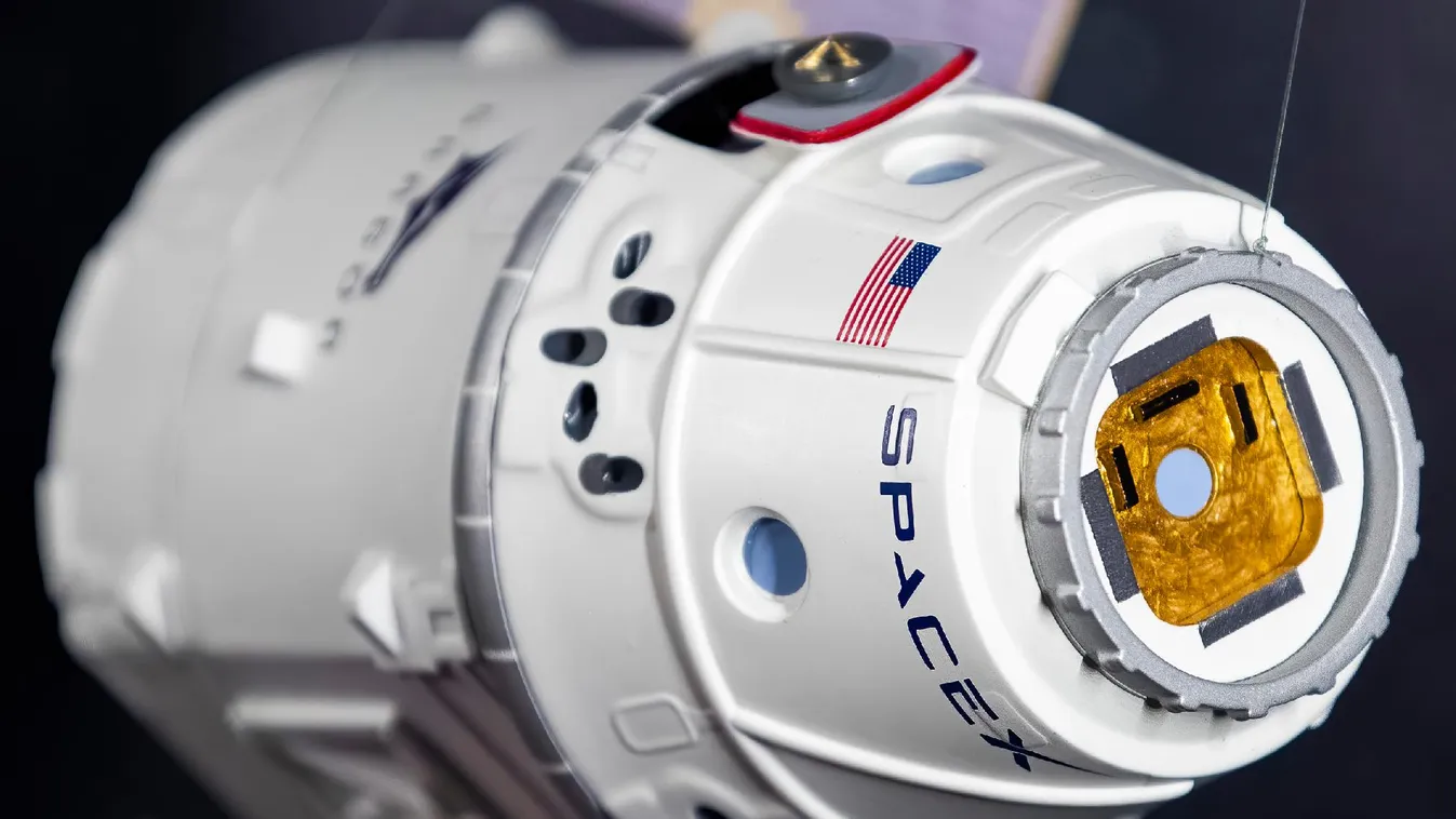 A Föld felé tart a Dragon