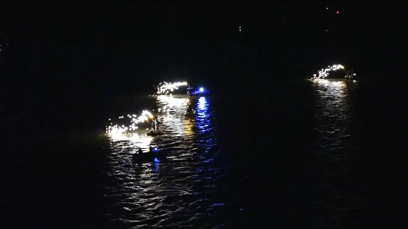 Nepomuki Szent János a vízen járók védőszentjének ünnepén a felvonulók az elhunytakra emlékeznek