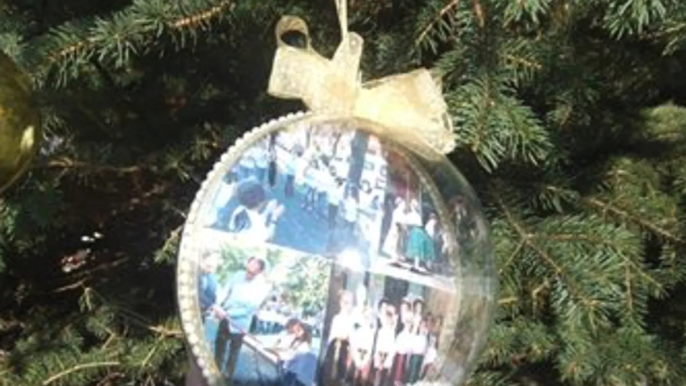 Kellemes ünnepeket: Hoppál propagandafotói a pécsi karácsonyfán