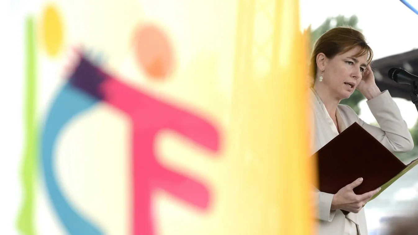 A DK reméli, Áder nejét nem hazaárulózza le a Fidesz