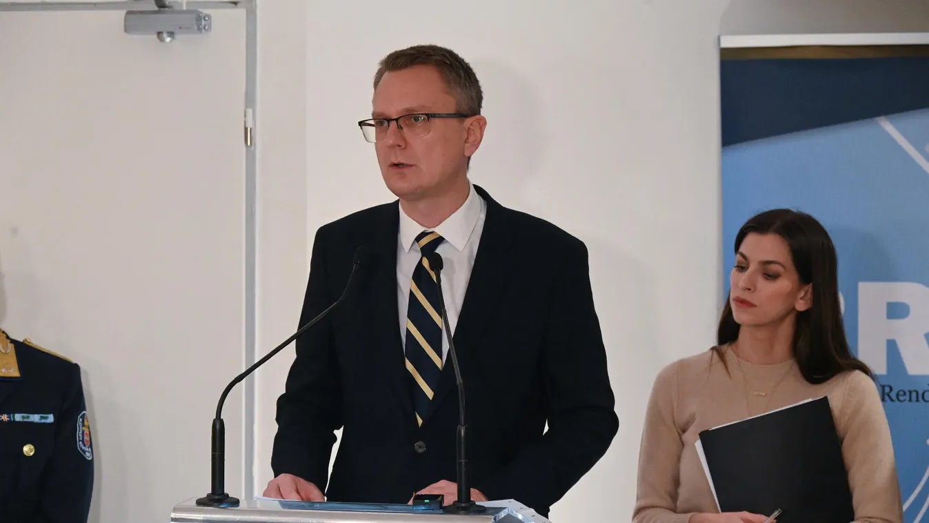 Pedagógus-és óvónőbérek emeléséről, és azok mai kifizetéséről tájékoztatott Rétvári Bence + videó