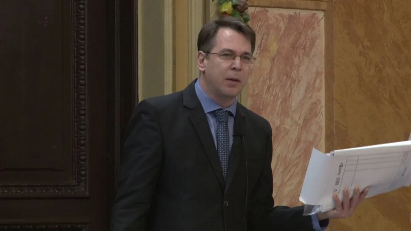 Saját frakciója zárta ki az egri polgármestert