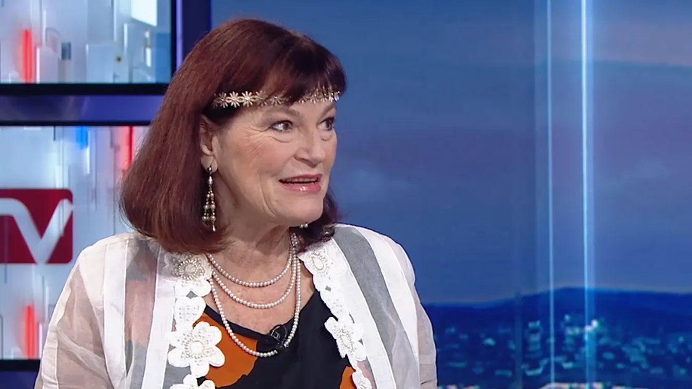 Napindító - 55 éve a színpadon - 55 gitárossal és egy nagy koncerttel ünnepel Dévai Nagy Kamilla