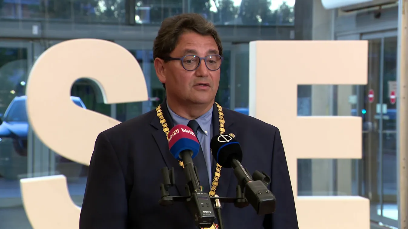 Felkapcsolták a Semmelweis Egyetem új fényfeliratát