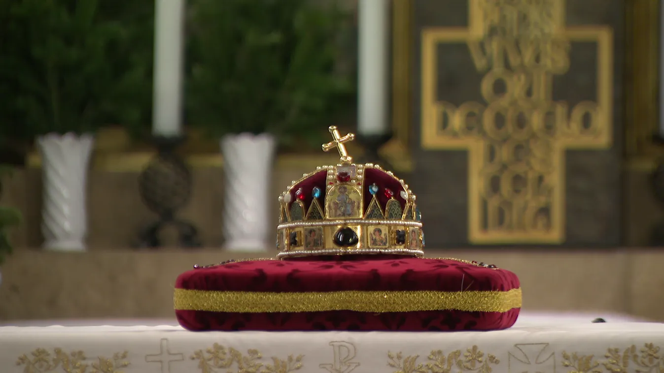 45 éve tért haza a Szent Korona