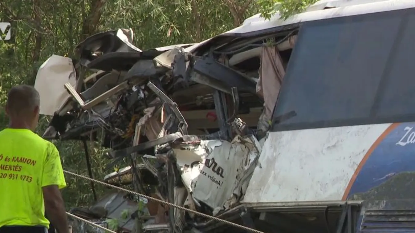 Buszbaleset - a sofőr is az áldozatok között, nem hunyt el gyermek
