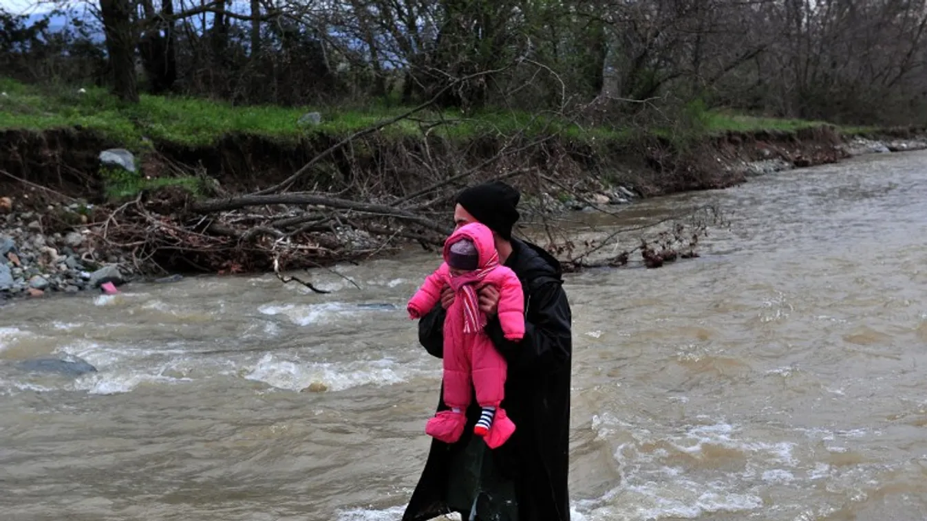 Szórólapon ajánlottak kerülő utat a migránsoknak