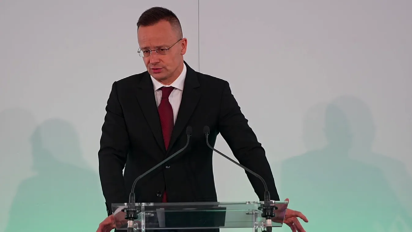 Szijjártó Péter: 500 új munkahely jön létre Dunavecsén