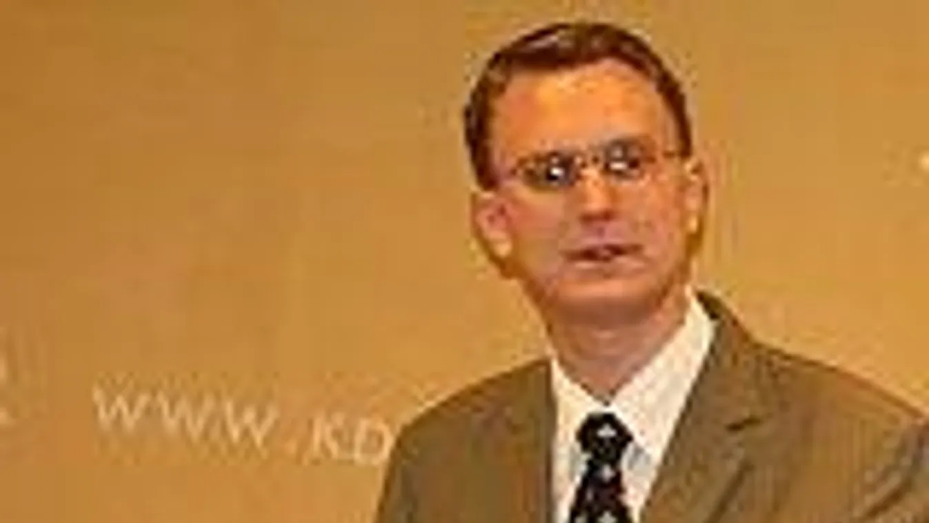 Rétvári: Az európai keresztény kultúránkat fenyegető veszélyt komolyan kell venni