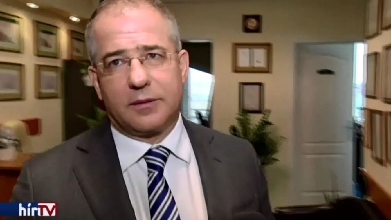 Kósa: Kérem szépen, hogy tegyék le!