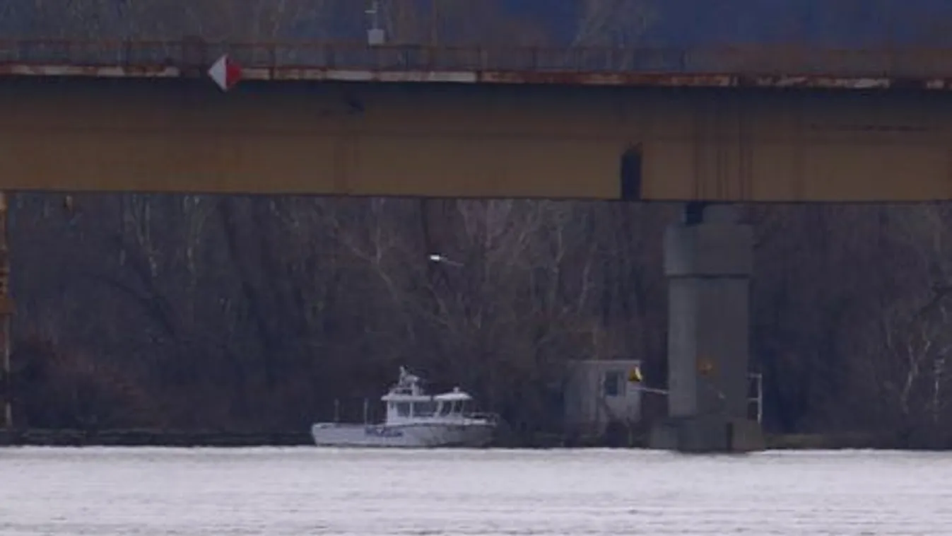 Elsüllyedt egy hajó a Dunán