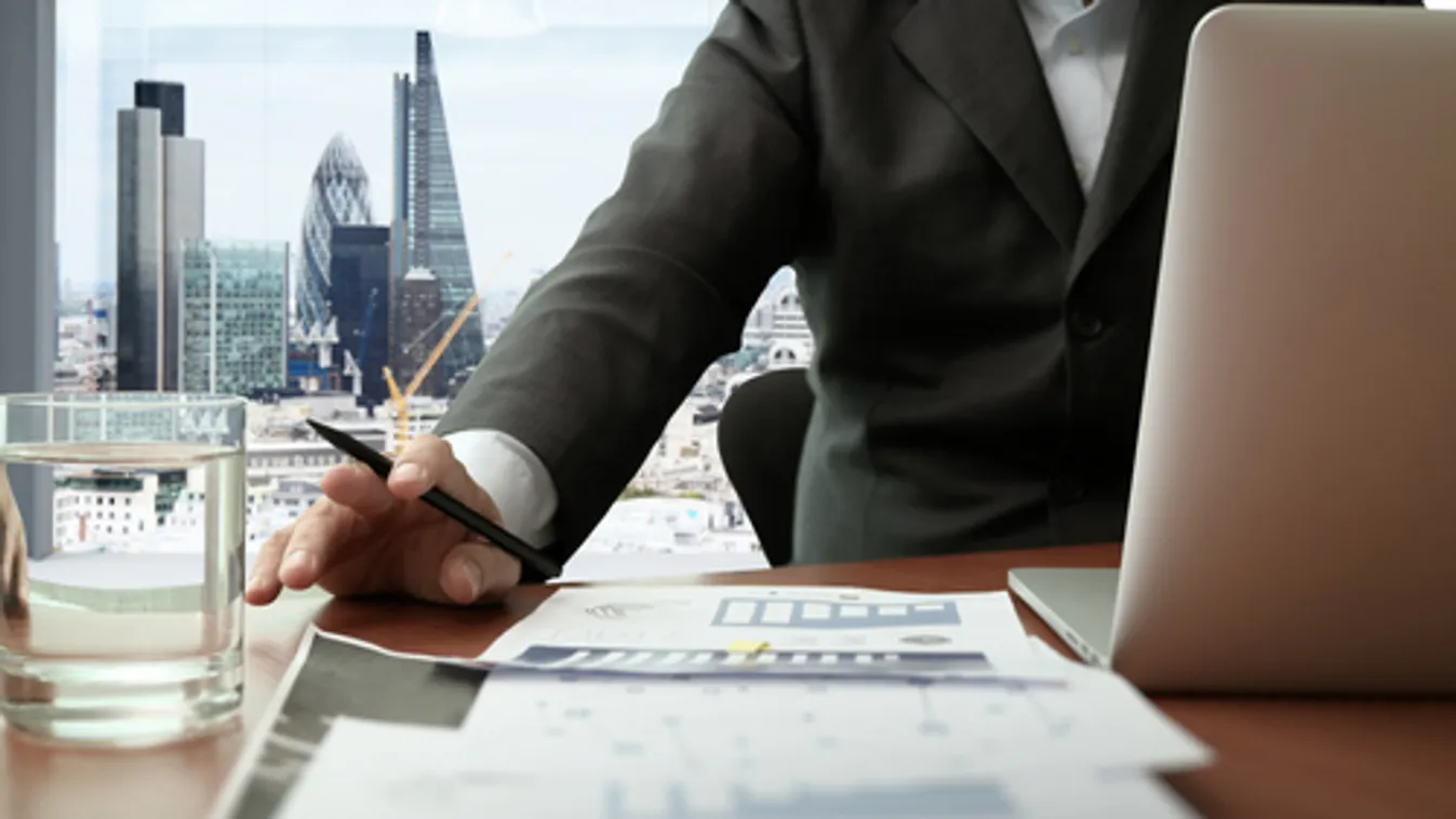 A brit kormány 330 milliárd fonttal segíti a gazdaságot