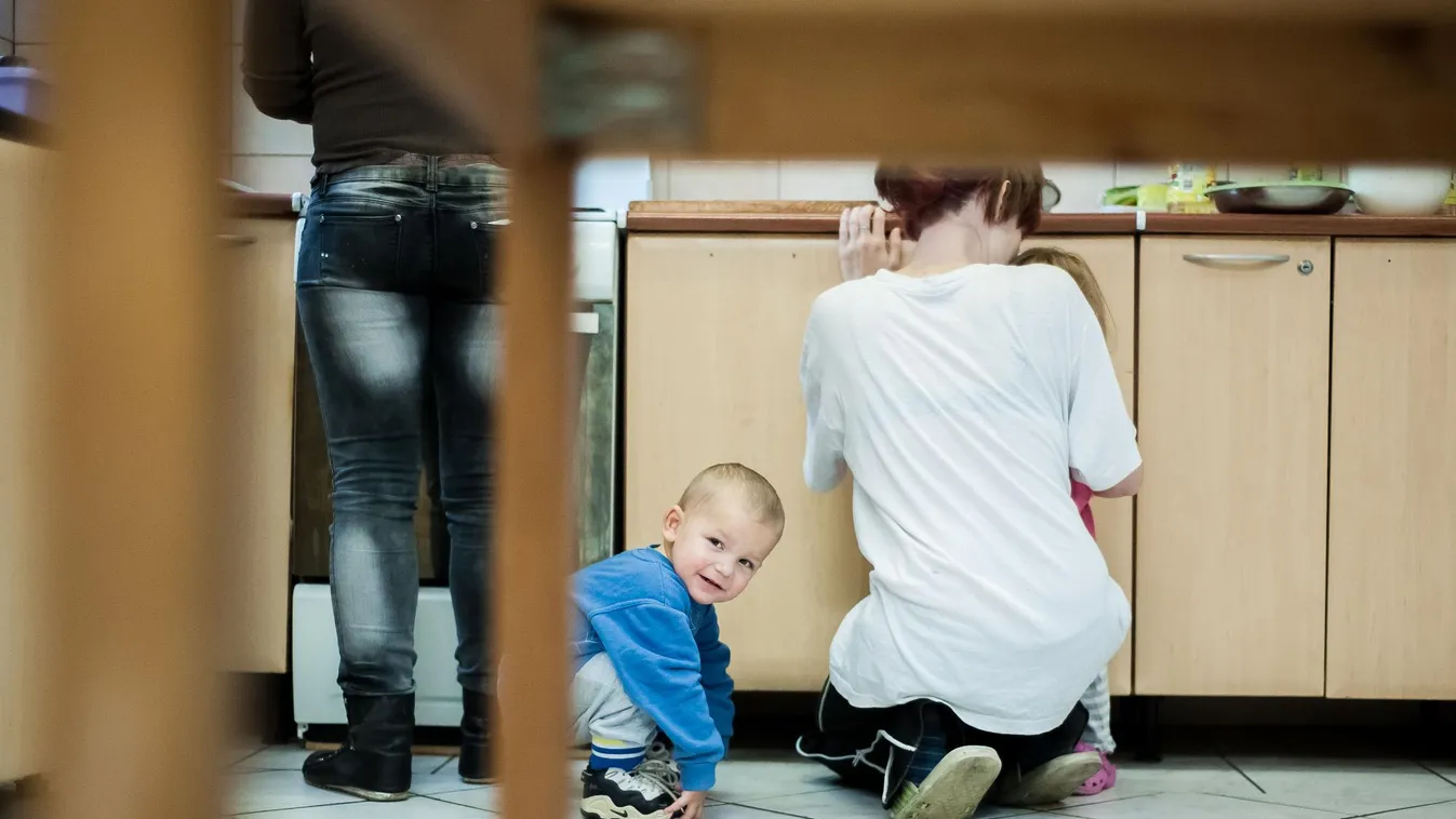 Csaknem dupla pénzért mennek külföldre a szociális munkások