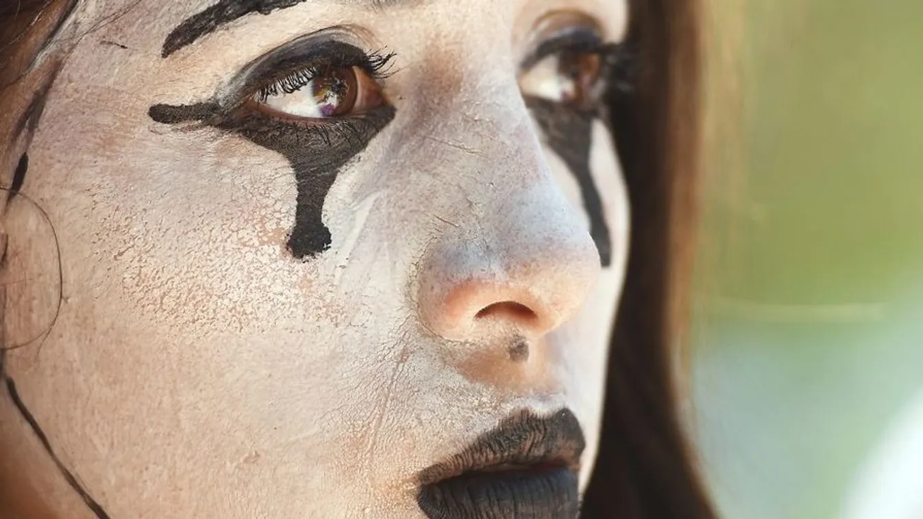 Női szörnyetegek, családrobbantó bombák