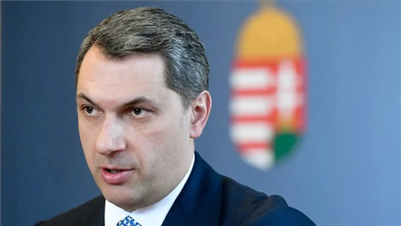 Lázárt támadta Orbán embere