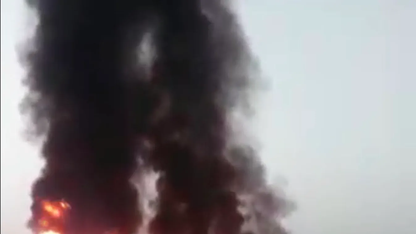 Összeütközött egy távolsági busz és egy tartálykocsi