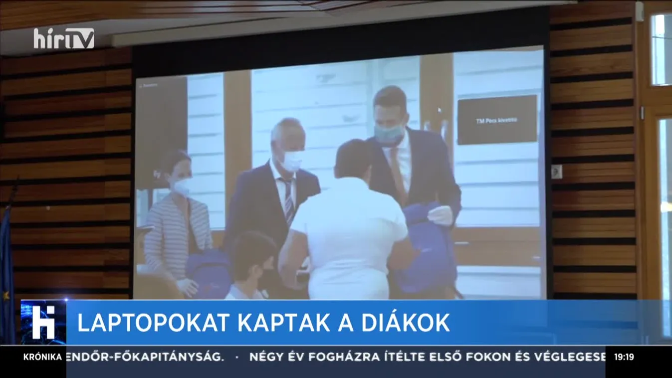 Laptopokat kaptak a diákok