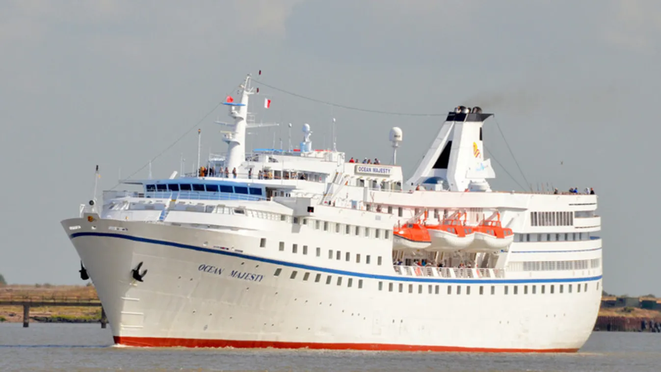 Hollandia megtelt, már turistahajókon helyezik el a migránsokat