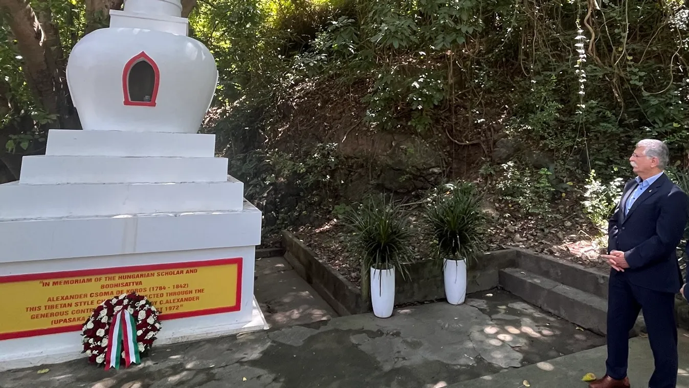 Főhajtás – Kövér László az újjáépített Kőrösi Csoma Sándor emléksztúpánál járt