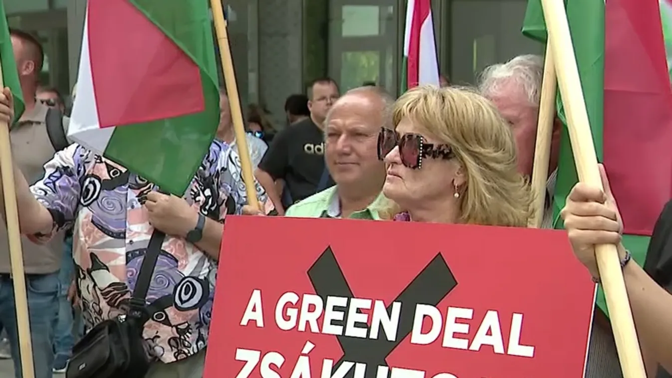 Trágyaöntéssel üzentek a magyar gazdák a brüsszeli vezetésnek  + videó