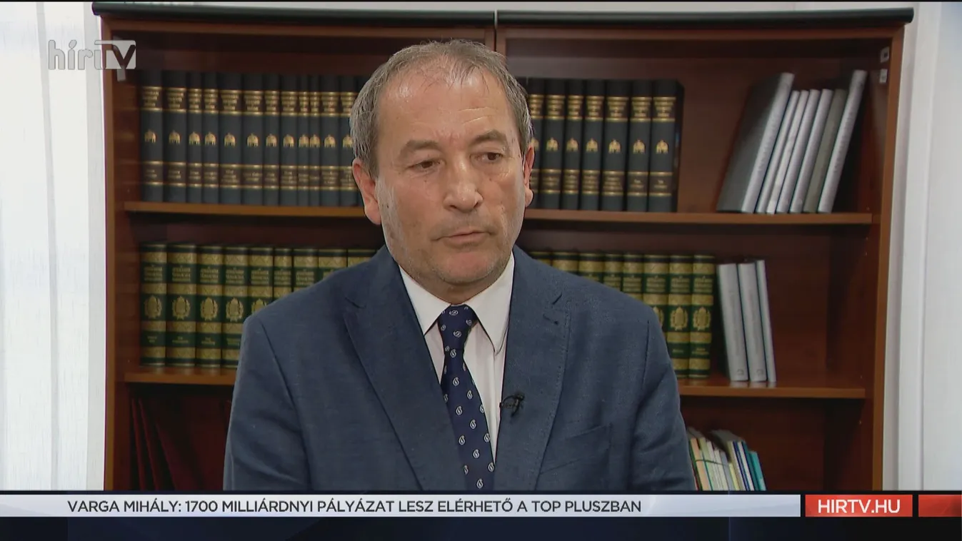 Karácsony nem taníthatott volna?