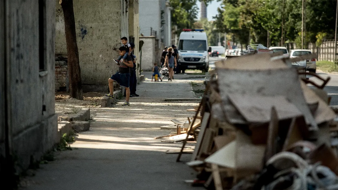Nem minden Hős utcai kilakoltatottnak segít az önkormányzat