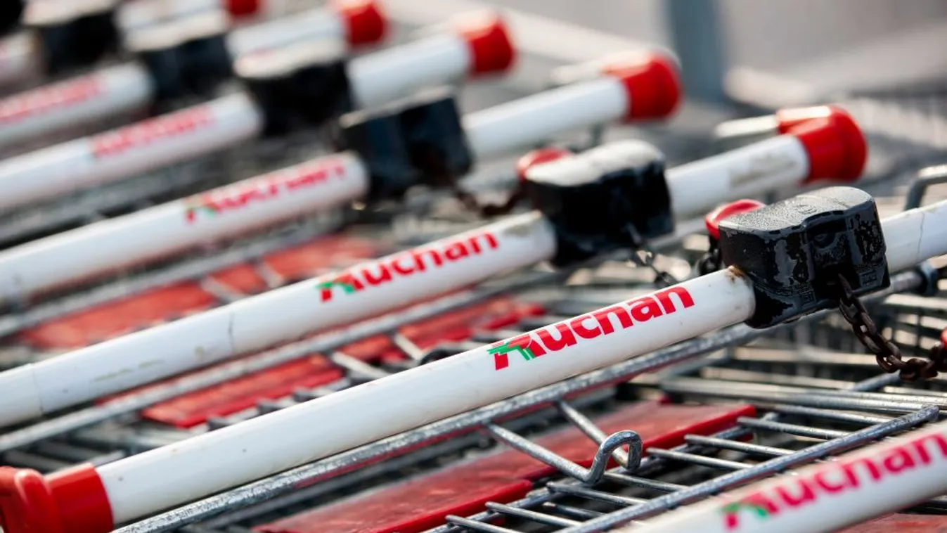 Béremelés az Auchannál