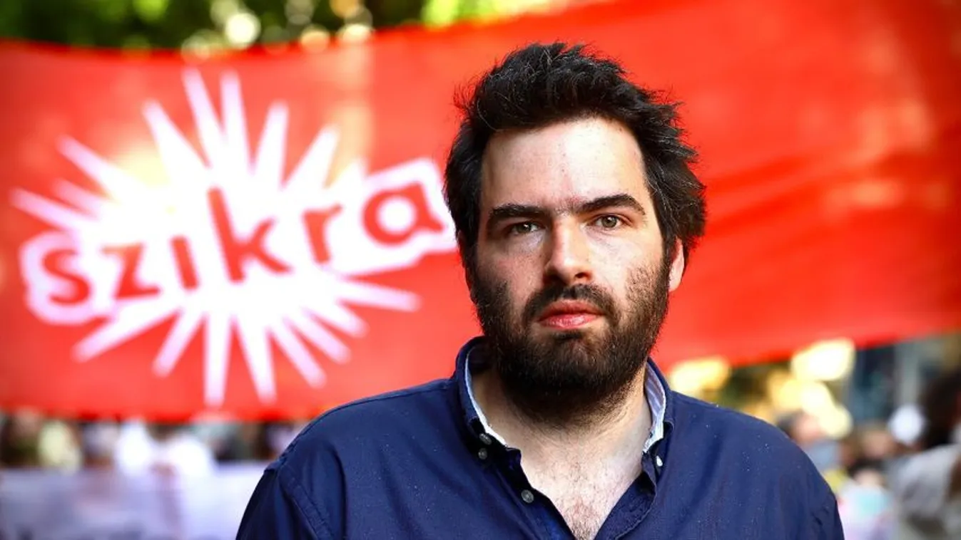 A szélsőbaloldali Szikra Mozgalom támogatóinak az adatai is külföldön landolnak