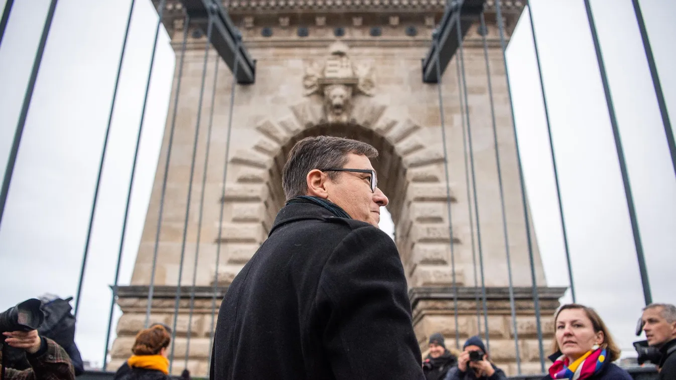 Szervezeti és személyi összefüggést látni a kampányfinanszírozási botrány és a Lánchíd-ügy között