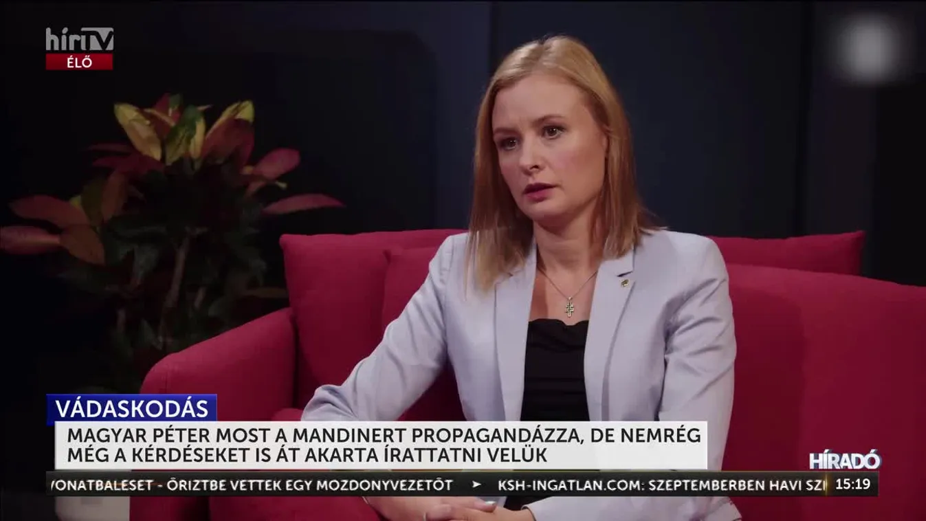 MAGYAR PÉTER MOST A MANDINERT PROPAGANDÁZZA, DE NEMRÉG MÉG A KÉRDÉSEKET IS ÁT AKARTA ÍRATTATNI VELÜK