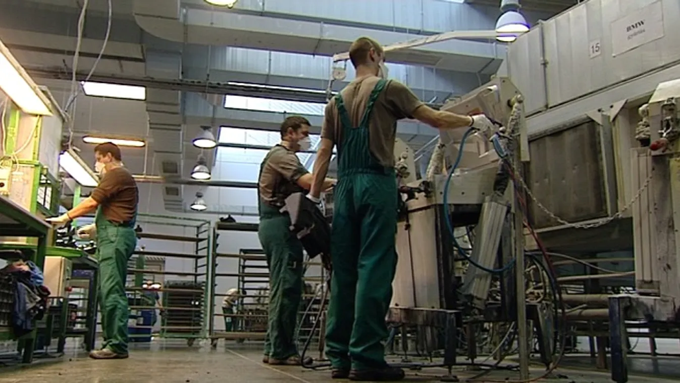 Felpörgeti a bértárgyalásokat a kormány